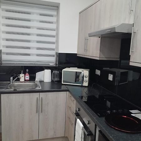 Jj Serviced Apartment - Close To Tube Station & Near Central London & Wembley Northolt  Dış mekan fotoğraf